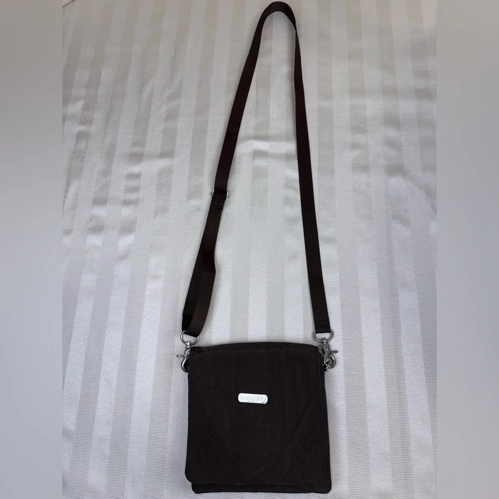 Baggalini Divide Brown Small Crossbody Purse Flap Magnetic Closure